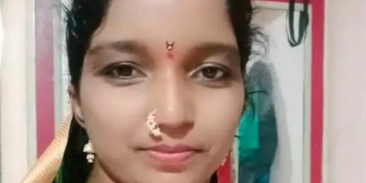 बापरे..! मटणाची भाजी खाल्ली कुत्र्याने, आणि जीव गेला मुलीचा! बातमी वाचून तुम्हाला बसेल धक्का…