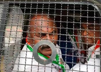 मुख्यमंत्र्यां समोर ‘पन्नास खोके. एकदम ओके’ आंदोलनाचा प्रयत्न