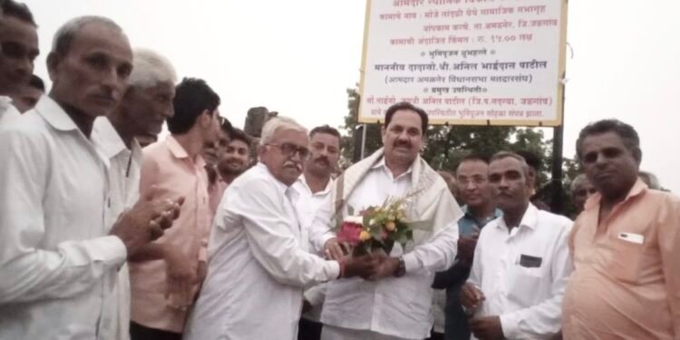 अमळनेर…! तांदळीत ५३लक्ष कामांचे भूमिूजन..! केटीवेअर बंधाऱ्याच्या दुरुस्तीसाठी प्रयत्न- आ.अनिल पाटील