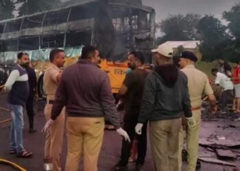 नाशिक मोठी दुर्घटना..! लक्झरी बसने घेतला पेट १० जणांचा होरपळून मृत्यू