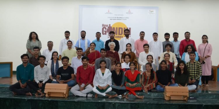 ‘साधना’ गांधीजींच्या जीवनाचा अविभाज्य घटक : सुश्रूती संथानम “हाऊ गांधी कम्स अलाइव्ह”मध्ये संगीत कार्यशाळा संपन्न