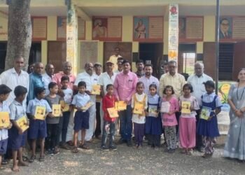 संभाजी ब्रिगेड तर्फे मुडी येथील प्राथमिक शाळेत शालेय साहित्य वितरित
