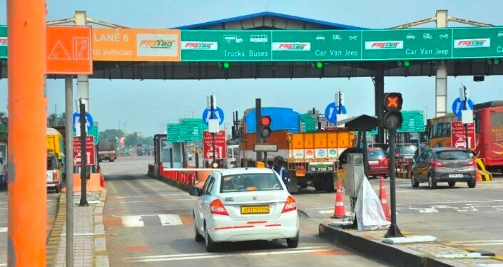 टोलच्या नियमामध्ये होणार मोठे बदल – वाहन-चालकांसाठी मोठी बातमी