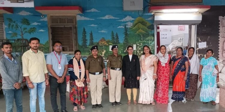 रेल्वे डाक सेवा कार्यालय जळगाव येथे महिला कर्मचाऱ्यां साठी जनजागृती कार्यक्रम संपन्न..