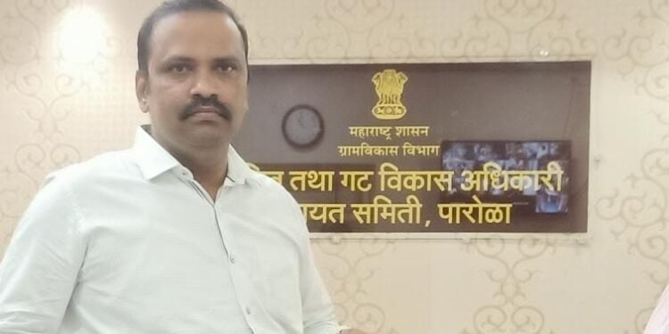पारोळा बी.डी.ओ. विजय लोंढे यांच्यावर दिरंगाई अधिनियमानुसार कारवाई करा-योगेश पवार यांची तक्रार