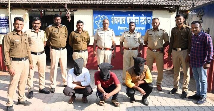 शेवगाव तालुक्यातील वाळू तस्करांविरुद्ध शेवगाव पोलीसांची कारवाई