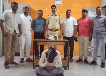 अमळनेर..! गावठी पिस्तूल, चाकू, फायटर घेऊन फिरणारा एकाला अटक दोन मोबाईलही केले जप्त;