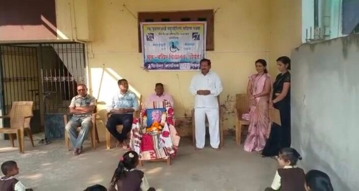 चोपडा मुकबधीर विद्यालयात जागतिक दिव्यांग दिनी रॅली व विविध स्पर्धा..सामाजिक कार्यकर्ते महेश शिरसाठ यांनी दाखविली हिरवी झेंडी..