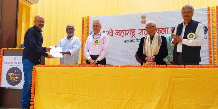 विजय जैन यांच्या “प्लास्टिक प्रदूषण” विषयावरील पोस्टर ला राज्य शासनाचा पुरस्कार!