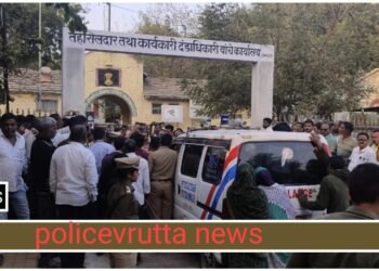 धक्कादायक! ट्रॅक्टर चालवले शेतकऱ्याचा अंगावरून; मृतदेह आणला थेट तहसील कार्यालयात