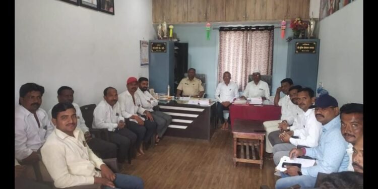 रोडरोमियोंची खैर केली जाणार नाही गावात धिंड काढुन कारवाई केली जाईल! पो.नि विलास पुजारी शेवगांव