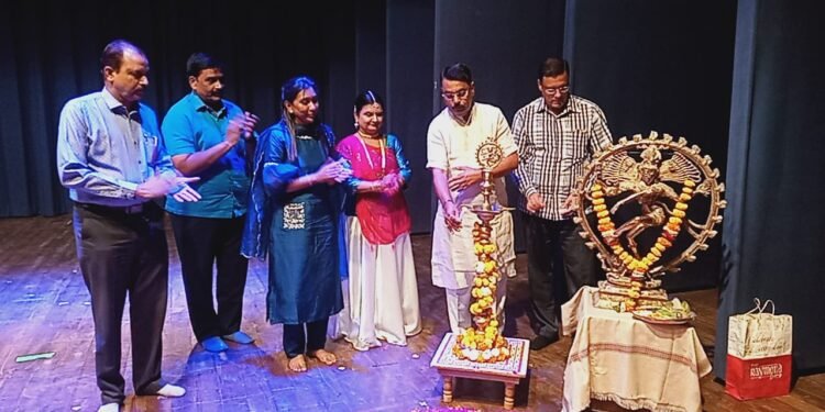 कलाकार, कलाकृती, रसिक ही तीन तत्त्वे सांस्कृतिक सादरीकरणात फार महत्त्वाची* अँड. संजय राणे यांचे प्रतिपादन“ऋतुरास” कार्यक्रमात मनमोहक नृत्याविष्काराने रसिकांची जिंकली मने