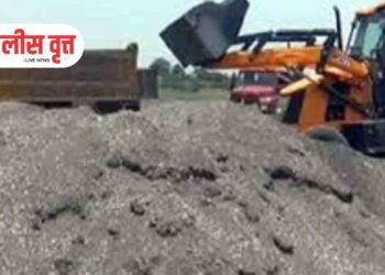 अवैधरित्या वाळूचे ट्रॅक्टर पोलिसांनी पकडले !