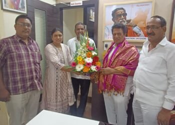 माजी आमदार डॉ सुधीर तांबे यांची महापौर महाजनांच्या  निवासस्थानी सदिच्छा भेट