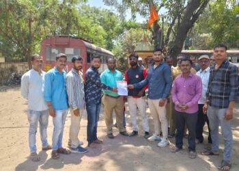 अमळनेर बस स्थानकावर प्रवाशांची सैरावैरा थांबवा! फलटावर गावांचे नाव टाकून त्यासमोर बस उभी करा- मनसे