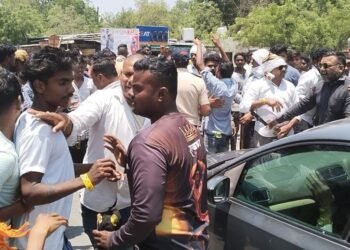 खून प्रकरण-कायदा पायदळी तुडवणे भोवलेअमळनेरात सुमारे 150 जणांवर गुन्हे दाखल