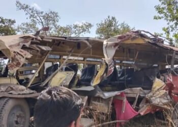 Breking..! नांदुरीहुन येणाऱ्या एसटी बसचा भीषण अपघात! बसचा चकमाचूर; महिला कंडक्टरचा जागेस मृत्यू