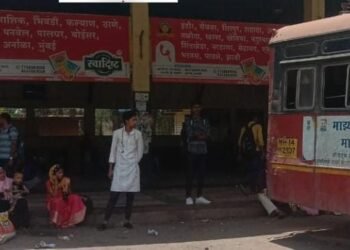 मनसेच्या आंदोलना यश बस स्थानकाच्या फलाटावर गावांची नावे लावली