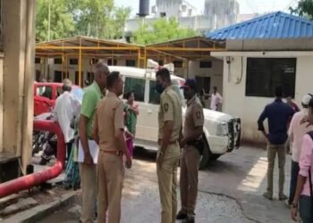 धक्कादायक! कौटुंबिक कलहातून रेल्वे कर्मचाऱ्याने त्याच्या पत्नीसह वृध्द आईला संपविले