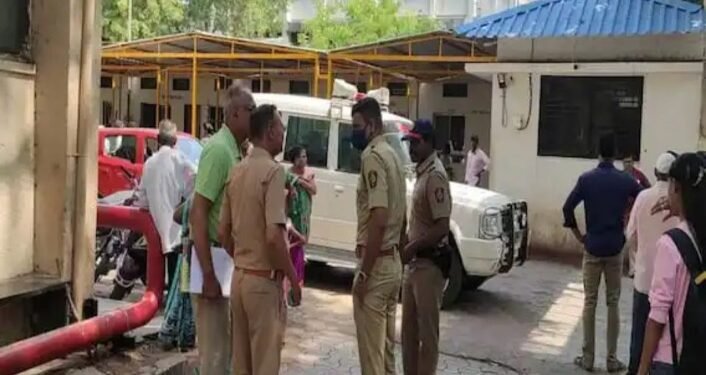 धक्कादायक! कौटुंबिक कलहातून रेल्वे कर्मचाऱ्याने त्याच्या पत्नीसह वृध्द आईला संपविले