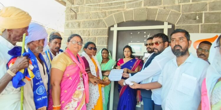 अक्षय भालेराव यांची निर्गुण हत्या;  गावगुंडा फाशीची शिक्षा द्या! तहसीलदांना पञकान्वे मागणी