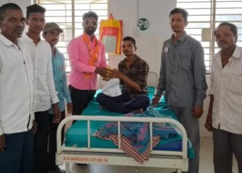 मनसे अध्यक्ष राज ठाकरे यांच्या वाढदिवसा निमित्त ग्रामीण रुग्णालय फळे वाटप..