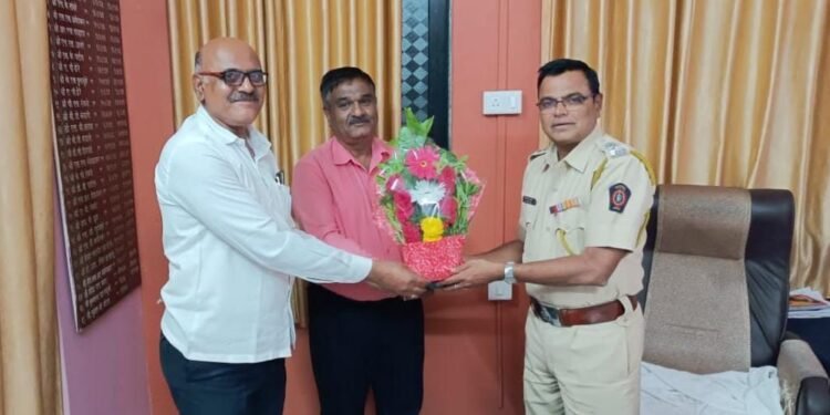 प्रेरणादायी कार्याबद्दल डीवायएसपी सुनील नंदवाळकर यांचा सत्कार!