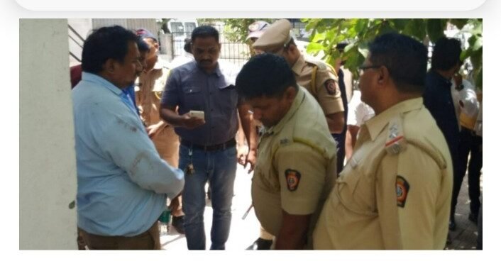 ब्रेकिंग! जळगावात बँक व्यवस्थापकावर कोयत्याने वार लाखोंची रोकड लांबिवली