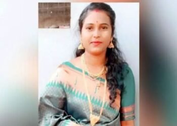 थरारक घटना! सासर्‍याने केली सुनेची हत्या! भांडी घासत असताना मागून केला कुऱ्हाडीने  वार. .