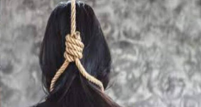 अमळनेर! कलाली राहत्या घरात तरुणीची गळफास घेऊन आत्महत्या