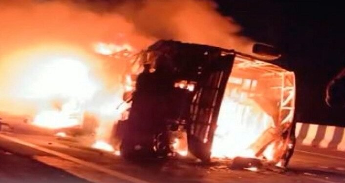 समृद्धी महामार्गावर भीषण अपघात; २५ प्रवाशांचा होरपळून मृत्यू