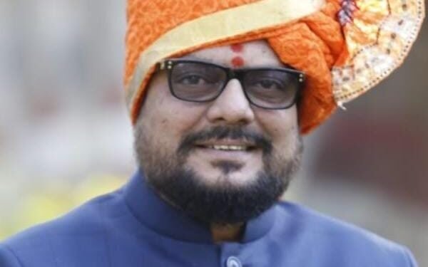 ग्रामीण भागातील विद्यार्थ्यांना अधिकारी घडवण्यासाठी स्पर्धा परीक्षेचे मोफत मार्गदर्शन !- भाऊसो गुलाबरावजी पाटील फाऊंडेशनचा कौतुकास्पद उपक्रम