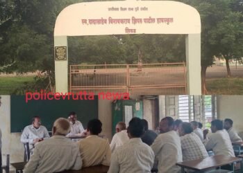 ग्रामविकास शिक्षण संस्था मुडी पुन्हा चर्चेतपंचवार्षिक निवडणूक मतदार यादीत अल्पवयीन मतदार समाविष्टसंस्थेतील प्रकार चव्हाट्यावर, शाळेत जाऊन पालकांनी मागितले विद्यार्थ्यांचे  दाखले