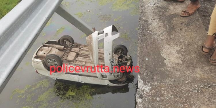 अमळनेर ब्रेकींग : नियंत्रण सुटले अन कार कोसळली पुलावरून खाली