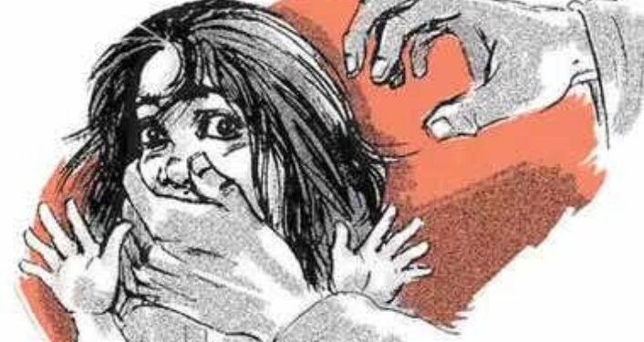 जिल्हा हादरला! तंबाखूची पुडी आणण्याच्या बहाण्याने ८ वर्षीय अल्पवयीन मुलीवर अत्याचार