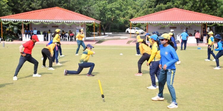 महिलांच्या क्रिकेटला चांगली संधी – अशोक जैन८६ खेळाडूंचा सहभाग असलेल्या महाराष्ट्र राज्य महिला क्रिकेट प्राथमिक संघाच्या निवड चाचणी सामन्यांचे उद्घाटन