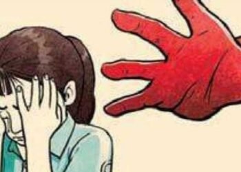 अमळनेर..! ओळखीचा फायदा घेत अल्पवयीन मुलीला टेकडीवर नेत केला विनयभंग…दोघांना पोलिसांनी केली अटक…