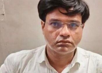 धक्कादायक! शिक्षकदिनीच शिक्षकीपेशाला काळीमा,सातवीत शिकणाऱ्या मुलीवर शिक्षकानेच केले अत्याचार…