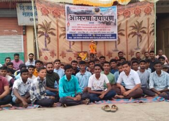 संविधान दिनी उपसले तरुणांनी उपोषणास्त्र