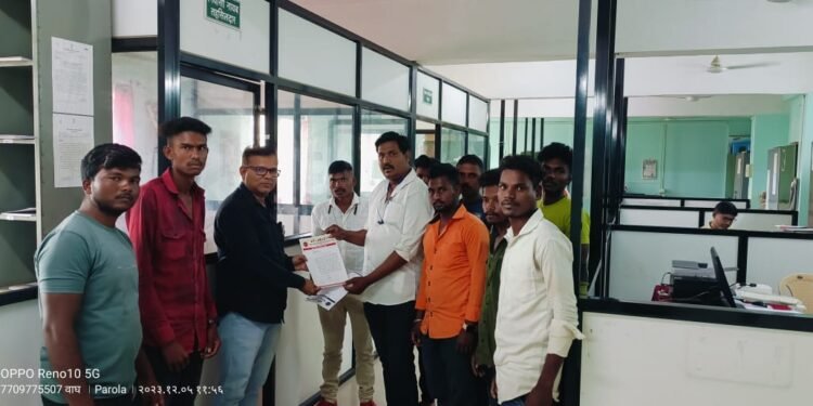 पारोळा तालुक्यात महापुरुष एकलव्य यांचे स्मारक व्हावे –रवींद्र वाघ यांची तहसीलदारांकडे मागणी