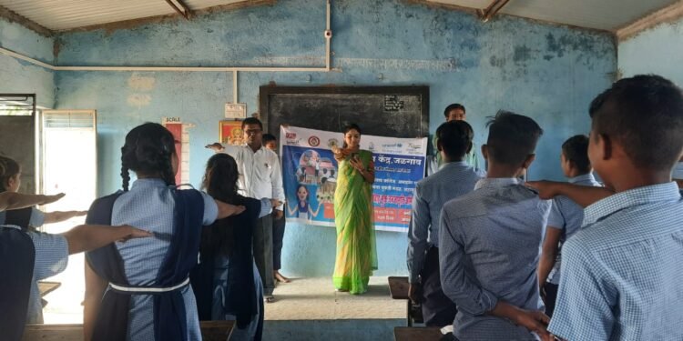 नेहरू युवा केंद्र मार्फत शहापूर शाळेत बालविवाह प्रतिबंधात्मक प्रतिज्ञा घेण्यात आली.