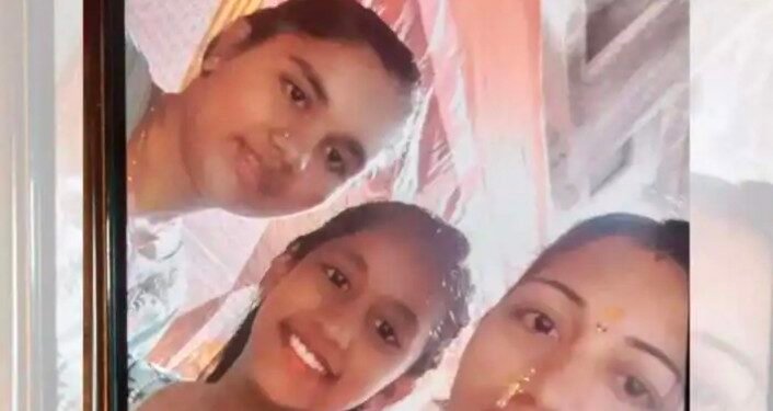 धक्कादायक! रेल्वे खाली उडी घेत महिलेची मुलीसह आत्महत्या;  मेसेजमधून उलगडले गूढ