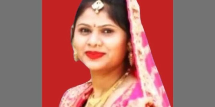 धक्कादायक: रात्री जेवण करून गप्पा करत झोपले आणि महिलेने उचलले टोकाचे पाऊल