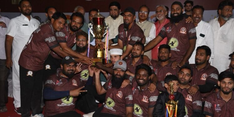 रिफॉर्मेशन कपचा शानदार समारोप, मिर्झा ब्रदर्स यादगार लायन संघाने मारली बाजी, यंदाचे दुसरे वर्ष : आत्महत्या मुक्त समाज विषयावर प्रबोधन