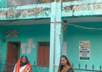 प्रथम महिला पोलीस पाटील यांच्या हस्ते ध्वजारोहण