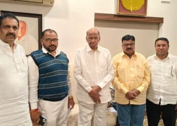 जिल्ह्यात शरद पवारांच्या राष्ट्रवादीला खिंडार गिरीष महाजनांचे कट्टर प्रतस्पर्धी भाजपच्या वाटेवर