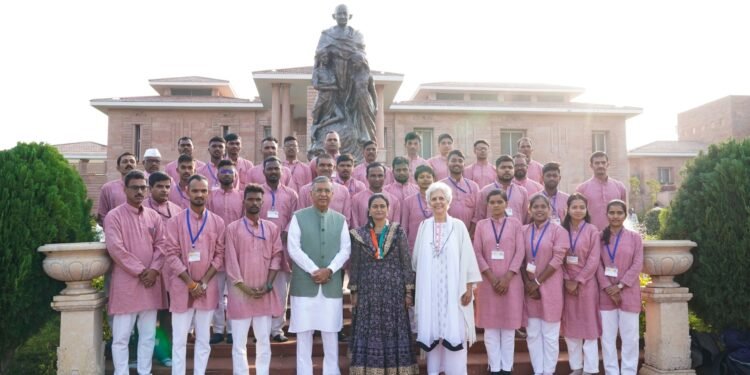 महात्मा गांधीजींप्रमाणे स्वयंशिस्त, सत्य व प्रामाणिकपणा अंगिकारा – इति पाण्डेय