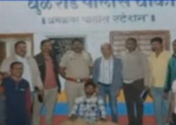 अमळनेर : मध्यरात्री पोलिसांचा छापा,  ११ किलो गांजा जप्त