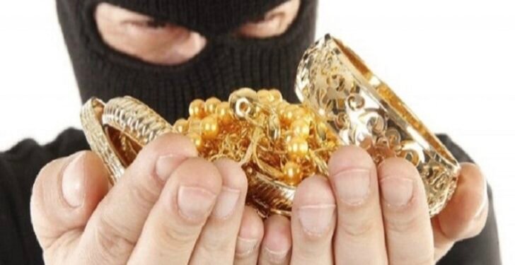 Jalgaon news! फ्रिजमध्ये ठेवलेले दागिने लांबवले