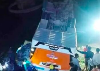 Accident! नेपाळमध्ये बस नदीत कोसळून १२ जनांचा मृत्यू, मृतांमध्ये २ भारतीयांचा समावेश